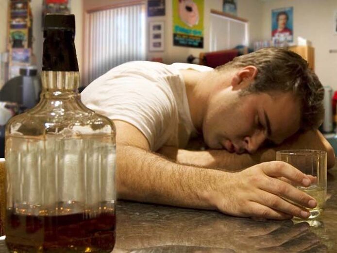 Un home bebe alcol, como facelo parar