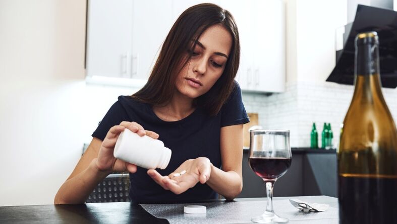 Pódese beber alcohol mentres toma antibióticos